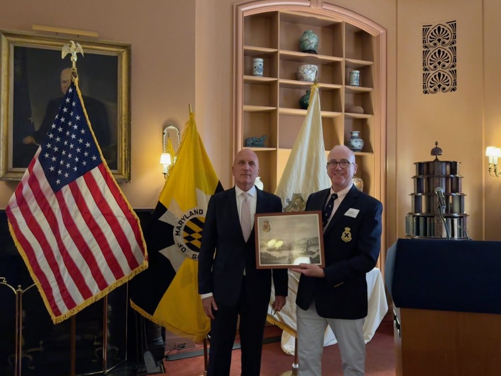 Leighton Coleman presents the Timothy Field Beard award to Chris Franco of the Greenwich Point Conservancy